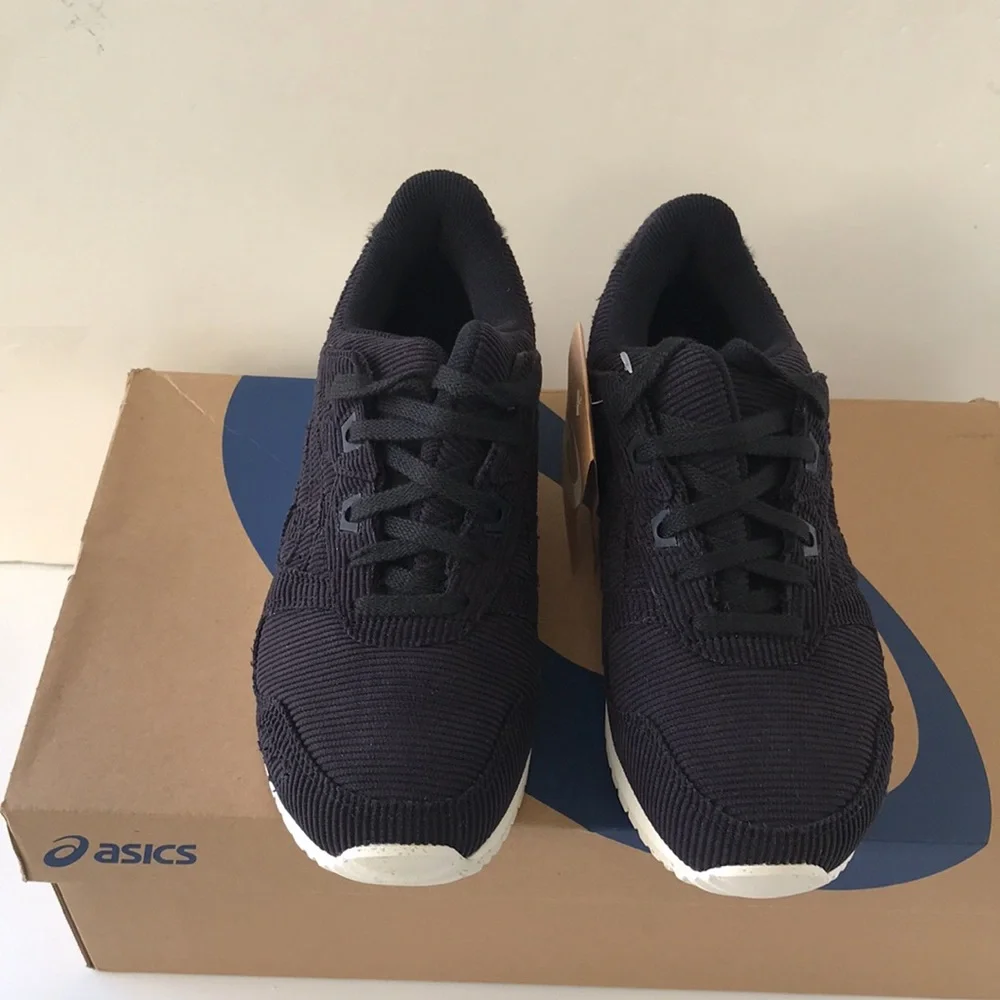 Asics Women's Lyte Classic Sneaker Size 7 Black/ White - Picture 10 of 13